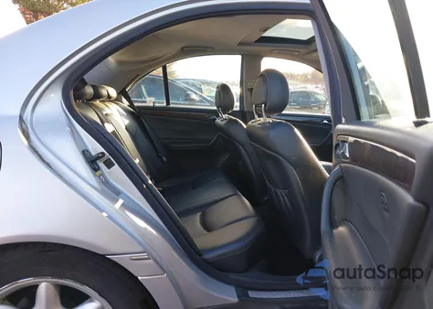 2003 Mercedes-Benz C 240 z USA, uszkodzony, nr VIN WDBRF61J53F391730